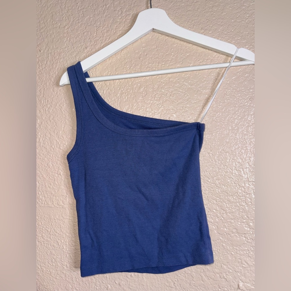 One shoulder crop top